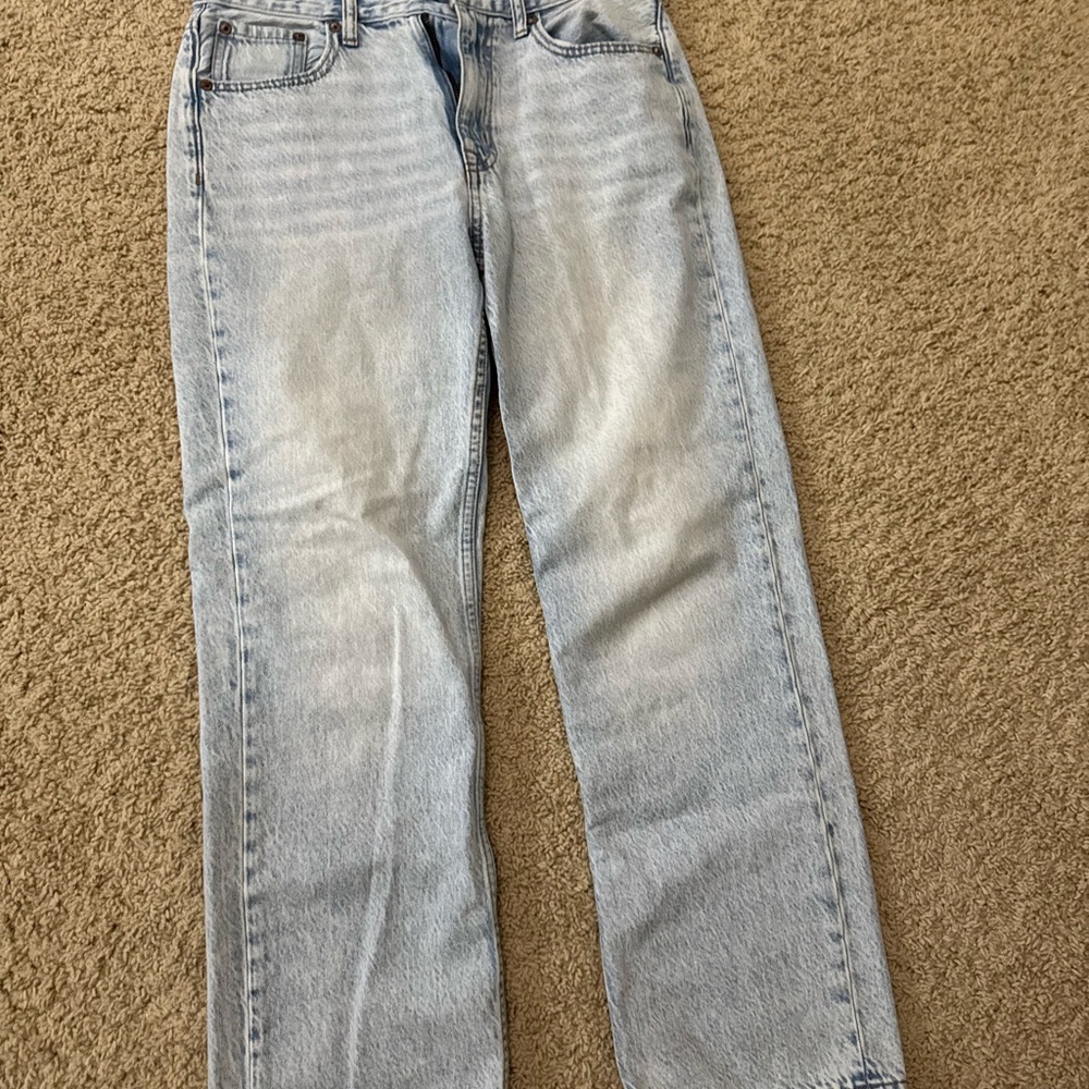 Aeropostale Light Wash Straight Leg Jeans - Size 4 Short